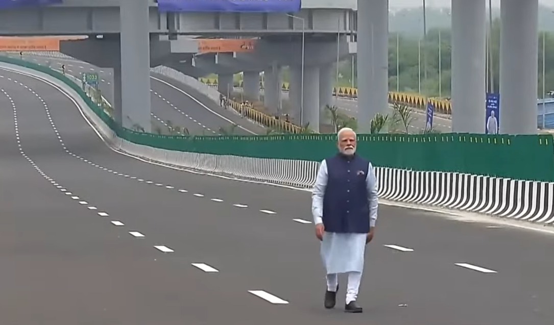 Nitin Gadkari (@nitin_gadkari) on Twitter photo 📍नई दिल्ली
प्रधानमंत्री श्री <a href="/narendramodi/">Narendra Modi</a> जी ने अर्बन एक्सटेंशन रोड-II (UER-2) परियोजना का मुआयना किया। हरियाणा के मुख्यमंत्री श्री <a href="/NayabSainiBJP/">Nayab Saini</a> जी और दिल्ली की मुख्यमंत्री श्रीमती <a href="/gupta_rekha/">Rekha Gupta</a> जी उपस्थित थी।
#PragatiKaHighway #GatiShakti #UER2 #DwarkaExpressway 📍नई दिल्ली
प्रधानमंत्री श्री <a href="/narendramodi/">Narendra Modi</a> जी ने अर्बन एक्सटेंशन रोड-II (UER-2) परियोजना का मुआयना किया। हरियाणा के मुख्यमंत्री श्री <a href="/NayabSainiBJP/">Nayab Saini</a> जी और दिल्ली की मुख्यमंत्री श्रीमती <a href="/gupta_rekha/">Rekha Gupta</a> जी उपस्थित थी।
#PragatiKaHighway #GatiShakti #UER2 #DwarkaExpressway