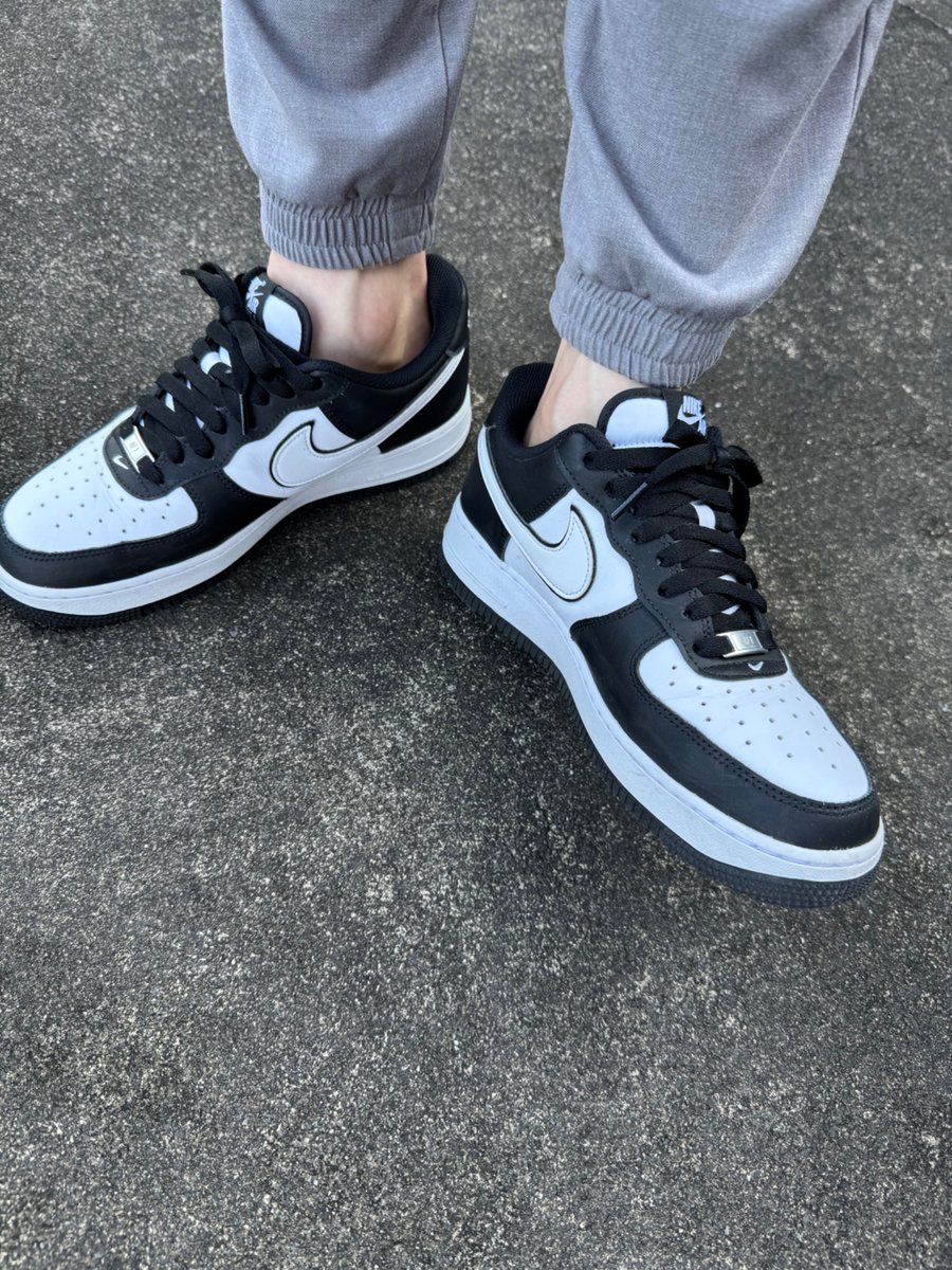 sneaker like tweet media