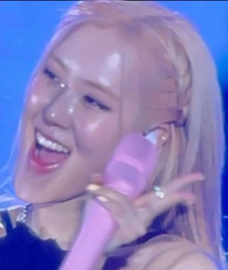 nikitychan's tweet photo. Can we all agree the 4  are the Jokers of the K-pop industry, yet their stans keep setting them up every day with other fandoms?

 No stage presence, no cb songs, and blinksrats forever in everyone else’s business 💀 https://t.co/bm7RY6RRWk