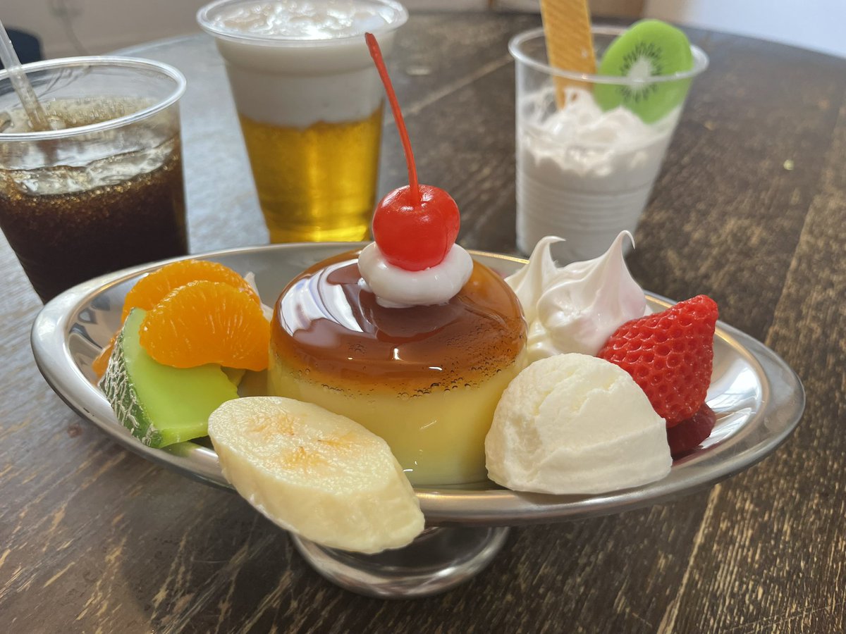 娘と自由研究の食品サンプルづくり。
プリンアラモードの銀皿を買いに朝から「かっぱ橋道具街」。なんとこの皿3700円。楽しそうだったからまあ良し。