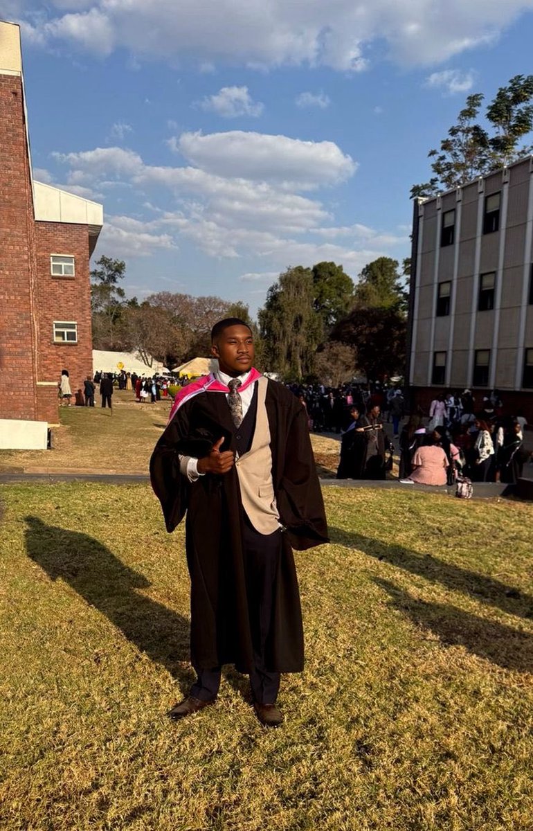 thatguyAL_'s tweet photo. Dr Alistair T Ziriro (MbChB UZ) https://t.co/0RYrwljgzO