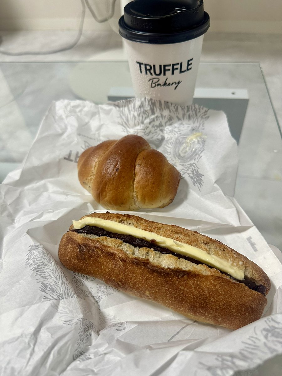 _abo_kado_12's tweet photo. 念願のtruffebakery🥐バリ美味い。 https://t.co/sFzXR0jWaf