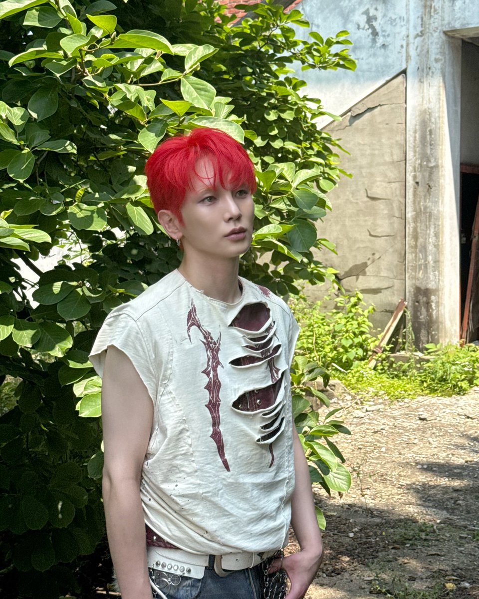 SHINee's tweet photo. But you don’t know me, not yet

#KEY #키 
#HUNTER #KEY_HUNTER  
#SHINee #샤이니 https://t.co/FzODdJ9UZf