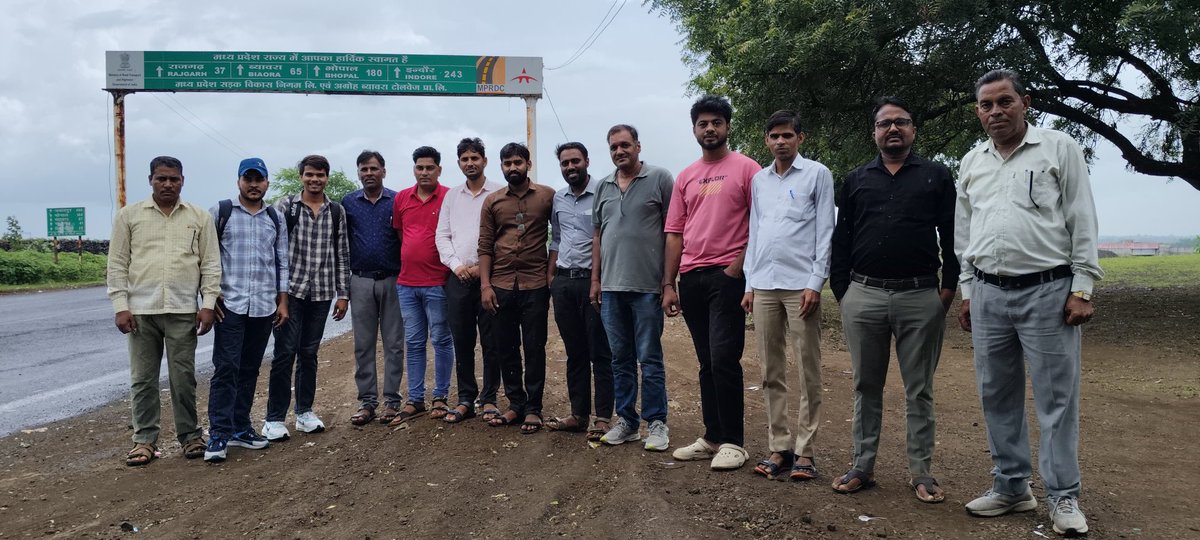 "न मन का कर पा‌ रहे हैं, न मना कर पा रहे हैं ll
 कुछ लोग अपने मन को कितना तड़पा रहे हैं ll"
#sayari #tranding #x #cheeta