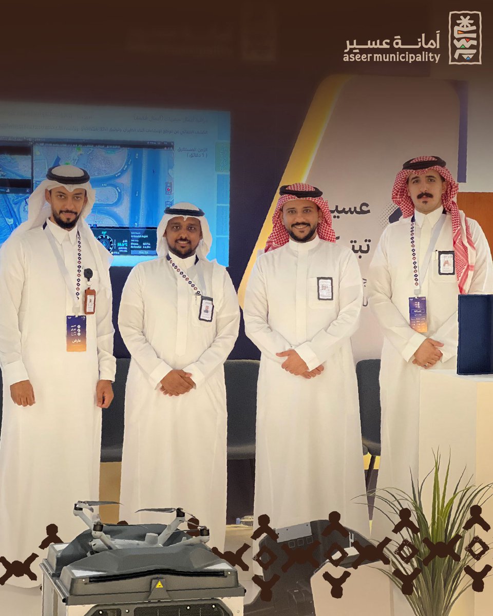 شاركت #أمانة_عسير في هاكاثون #عسير_تبتكر بصفتها شريكًا استراتيجيًا لـ  <a href="/asda_aseer/">هيئة تطوير منطقة عسير</a> ، من خلال جناح تعريفي بمنصاتها الرقمية، وتجربة رائدة في توظيف تقنيات الدرون لدعم العمل البلدي.