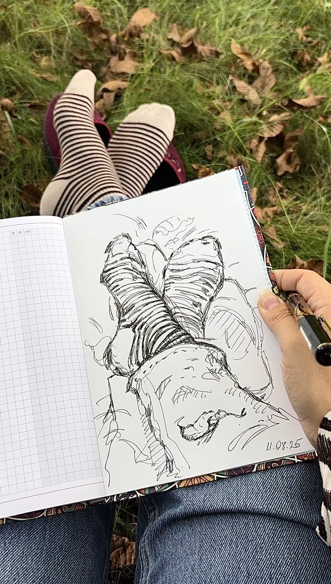 Ноги🧦✨✍️
#украрт #арт