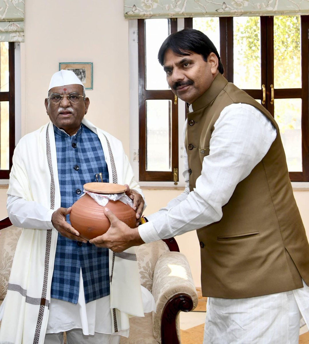 Vikram Singh Jakhal (मोदी का परिवार) (@vikramjakhalmla) on Twitter photo प्रदेश के माननीय राज्यपाल श्री हरिभाऊ बागडे जी को जन्मदिन की हार्दिक शुभकामनाएं!
आपके सक्रिय मार्गदर्शन में प्रदेश निरंतर प्रगति की नित नई ऊंचाइयों को स्पर्श कर रहा है। ईश्वर से प्रार्थना है कि आपको उत्तम स्वास्थ्य तथा सुदीर्घ व सुयशपूर्ण जीवन की प्राप्ति हो।
<a href="/RajBhavanJaipur/">Raj Bhavan Rajasthan</a> प्रदेश के माननीय राज्यपाल श्री हरिभाऊ बागडे जी को जन्मदिन की हार्दिक शुभकामनाएं!
आपके सक्रिय मार्गदर्शन में प्रदेश निरंतर प्रगति की नित नई ऊंचाइयों को स्पर्श कर रहा है। ईश्वर से प्रार्थना है कि आपको उत्तम स्वास्थ्य तथा सुदीर्घ व सुयशपूर्ण जीवन की प्राप्ति हो।
<a href="/RajBhavanJaipur/">Raj Bhavan Rajasthan</a>