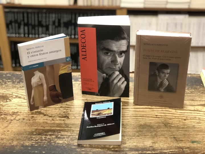 Voy a recomendaros encarecidamente la lectura de los cuentos magistrales de Ignacio Aldecoa. Cuentos escasamente conocidos, por desgracia. 

Lo diré sin medias tintas: es uno de los mejores cuentistas del siglo XX. En términos absolutos, sí. 

Hilo para conocerle y leerlos 👇📖