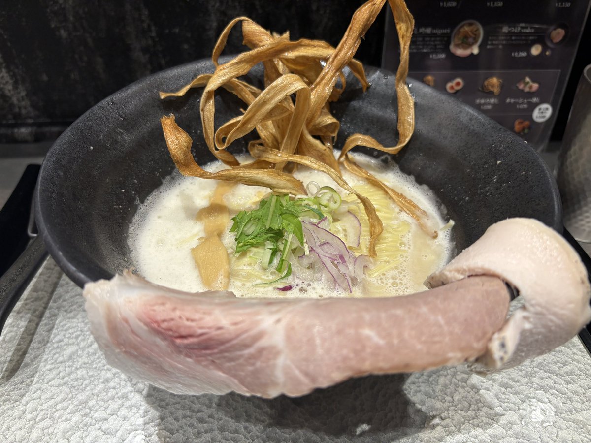 jyuko49's tweet photo. 飛び出してる https://t.co/4bLTN5qzBD