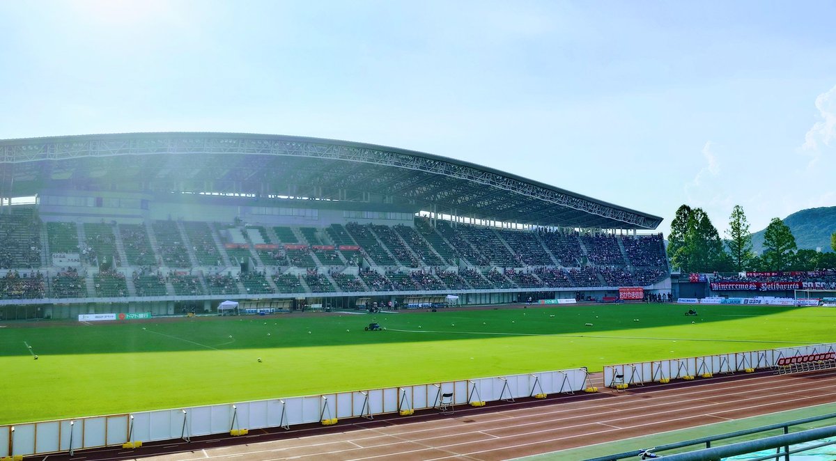 yujinewcastle's tweet photo. JFE晴れの国スタジアム到着！
ビジター指定狭い！！
それにしても暑すぎる。。
絶対勝つよ！！！

#柏サポ岡山遠征 https://t.co/RpHeeeQUAE