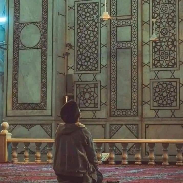 mutghzl's tweet photo. "لو بتُّ ليلي مع نهاري حامدًا
 لك يا إلهي لم أكن لك مُوفِيًا" https://t.co/BbBPFUqDg6