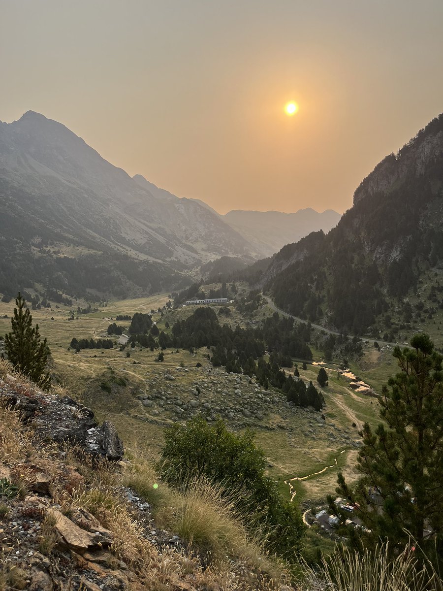 ¿Restos de humo? <a href="/meteo_aragon/">Meteo Aragón</a> #LlanosdelHospital #Benasque