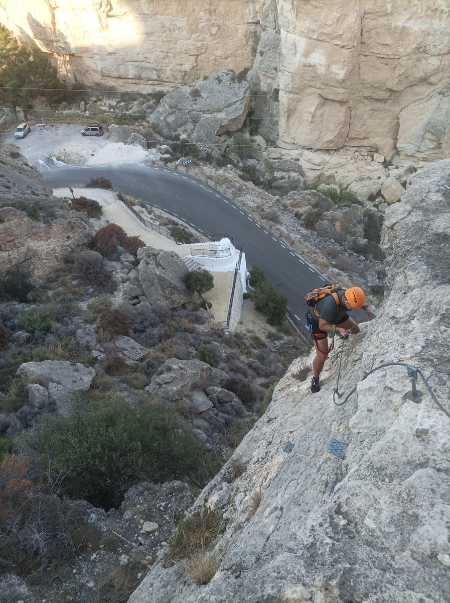 Asrm112Murcia's tweet photo. El 18, 20 y 22, de 18:30 en adelante estaremos en el aparcamiento de la ferrata del Cortao de las Peñas en Fortuna haciendo una campaña de sensibilización e información de materiales y técnicas de progresión en ferratas con seguridad. Ven, haz la ferrata y colabora con nosotros https://t.co/x29U92I1mD