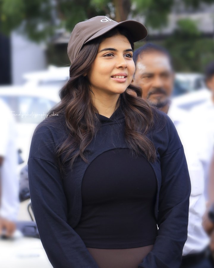 devoffcl's tweet image. black swan                           white swan