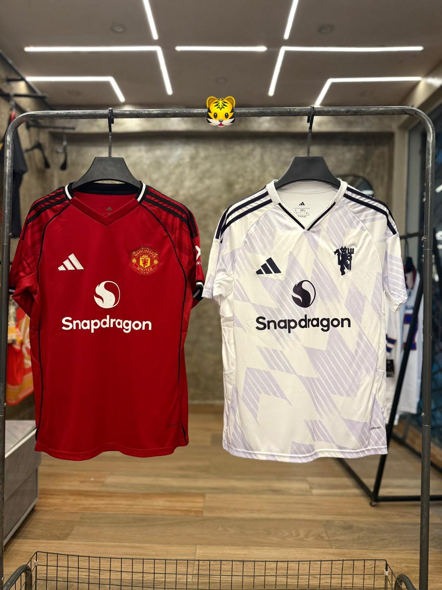 BrickHouseClts's tweet photo. MAN UNITED 2025/2026 HOME AND AWAY KITS NOW AVAILABLE IN STORE 🏪

M—2XL
🏷️ 16,000

Nationwide Delivery 🚚 https://t.co/ILVaLl0BiB