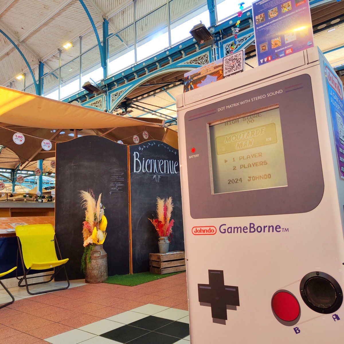 johndostudio's tweet photo. Si on m'avait dit que j'installerai ma #gameborne en plein millieu des halles de @dijon avec @FlorentGorgesFR qui se mêle à #moutardeman et à la "Triperie Dijonnaise" , et bien j'y aurais cru car à #dijon tout est possible en #jeuvideo ☺️

#gameboy #gb #retrogaming #retro https://t.co/xAzJKcntNt