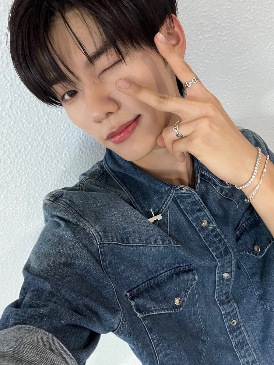 개죽이정🤭

#EVNNE #이븐
#이정현 #LEEJEONGHYEON