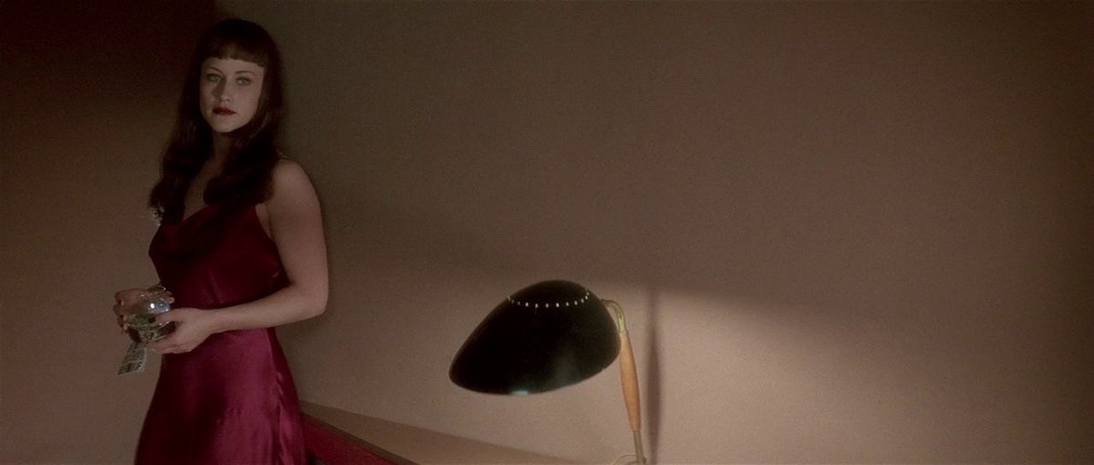 El cine la mayoría d las veces es espectáculo, negocio, parque de atracciones

Pero algunas pocas veces es arte