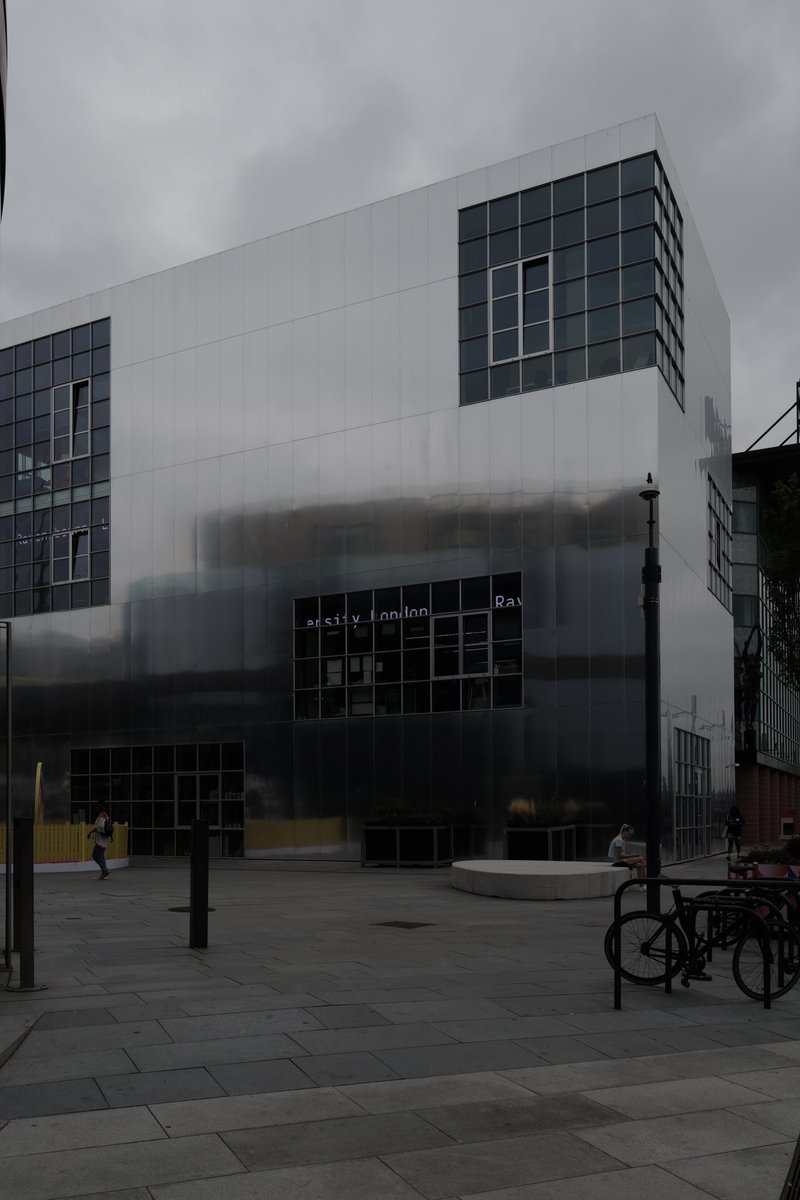 mfthreekingdom's tweet photo. Greenwich Design District 
クリエイターやスタートアップ向けのクリエイティブ・ハブとして8組の建築家がそれぞれ2棟を手がけた合計16棟で構成される。
1: 6a Architects
2: SelgasCano
3,4: Barozzi Veiga https://t.co/4NDJSEIXLh