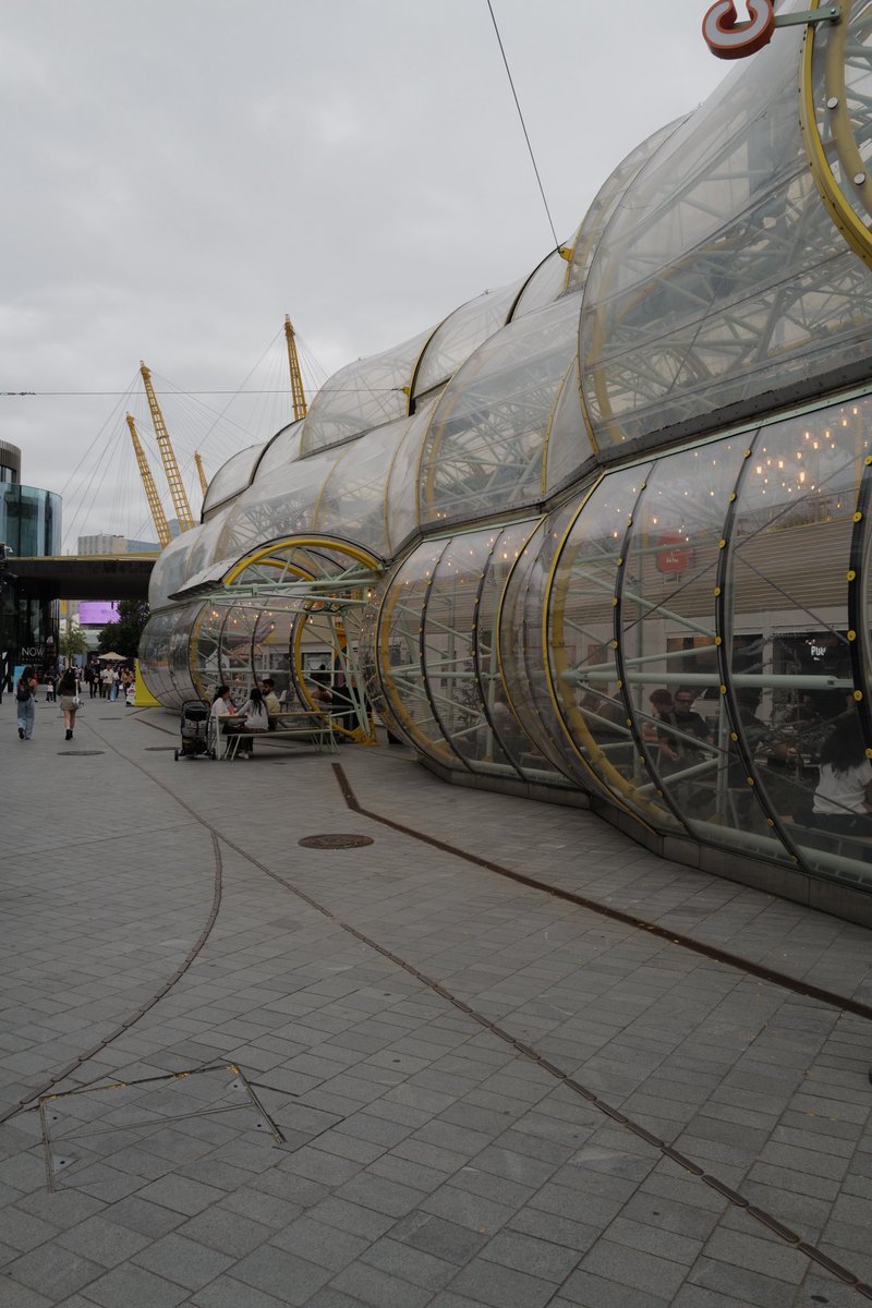 mfthreekingdom's tweet photo. Greenwich Design District 
クリエイターやスタートアップ向けのクリエイティブ・ハブとして8組の建築家がそれぞれ2棟を手がけた合計16棟で構成される。
1: 6a Architects
2: SelgasCano
3,4: Barozzi Veiga https://t.co/4NDJSEIXLh