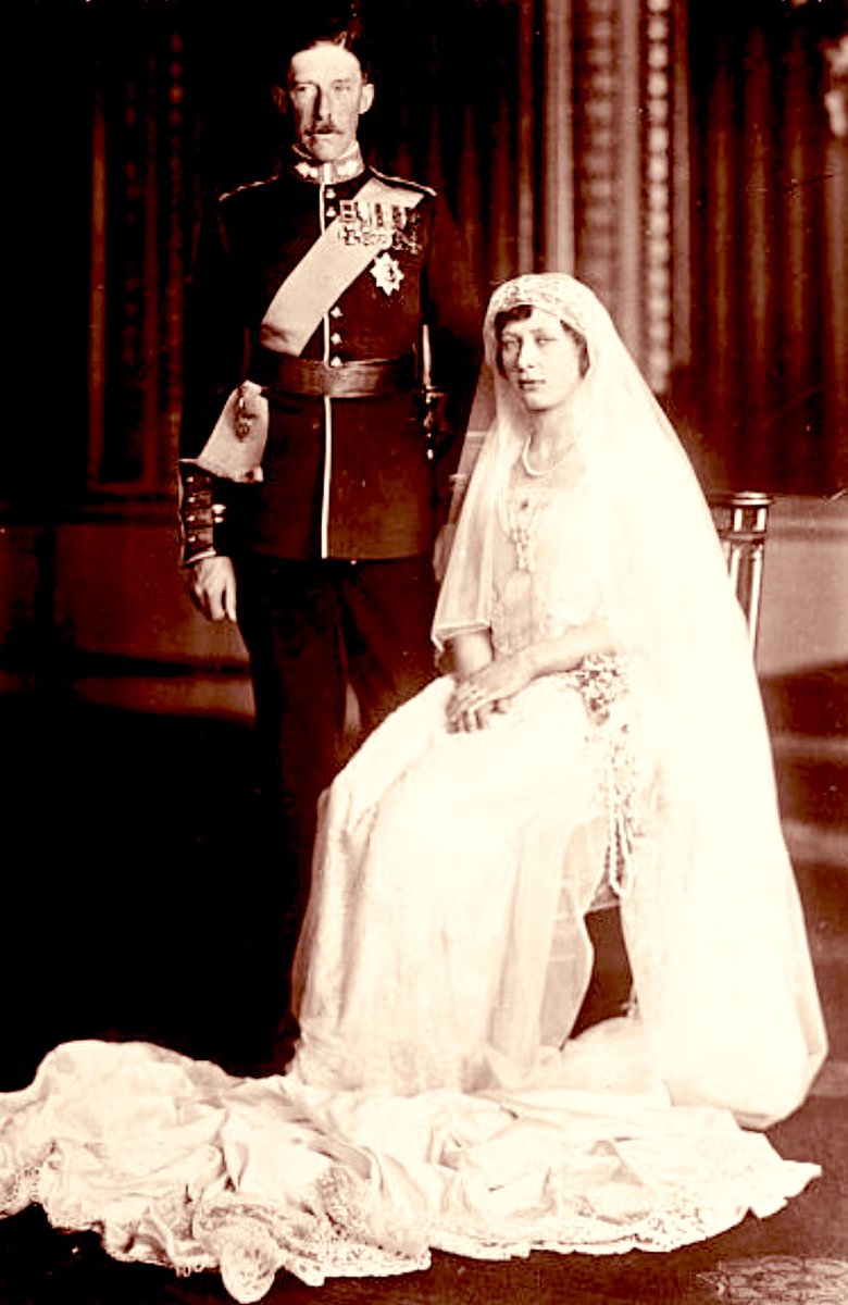 LGA_Tony's tweet photo. David Lloyd George wearing formal Court Uniform / Court Dress - Privy Counsellor. 📷: 1911 and 1922…
(1922: a rare signed photograph from the Wedding of Princess Mary and Viscount Henry Lascelles at Westminster Abbey, London. From our collection) https://t.co/O50FlKUvWa