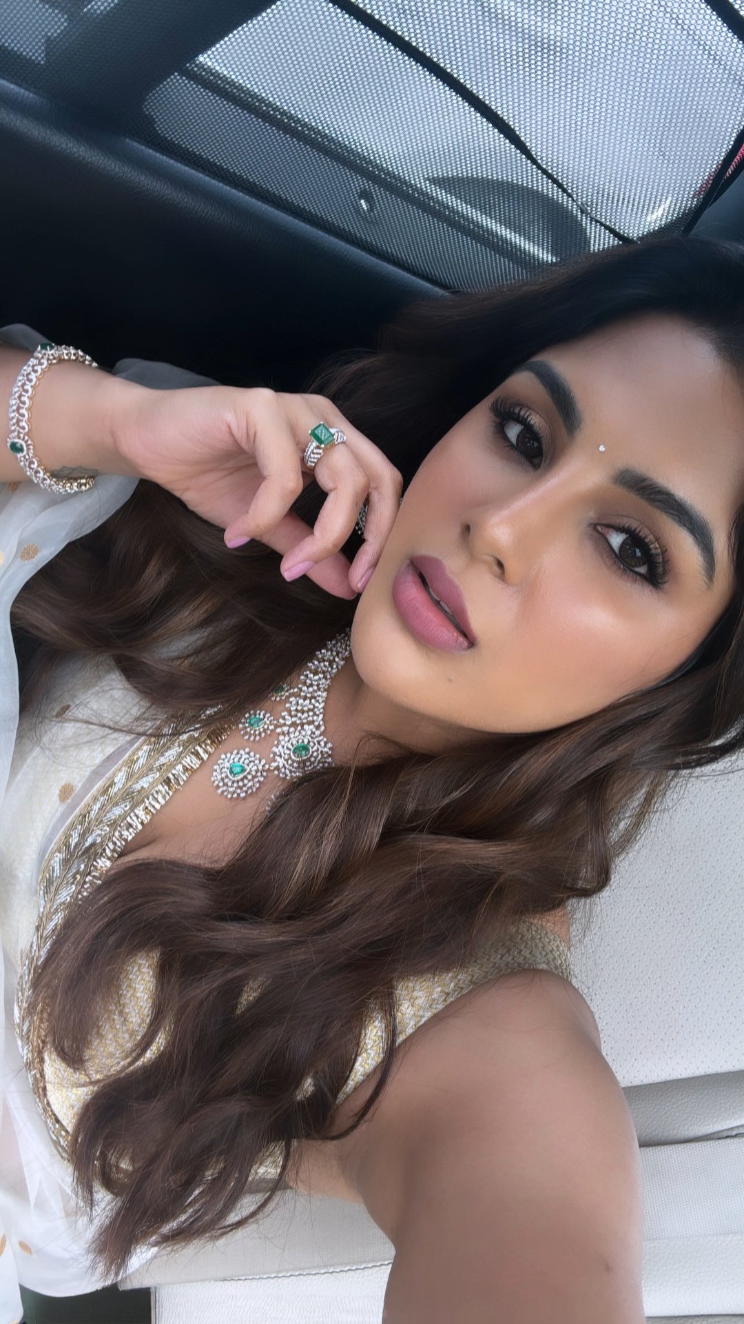 GyimL9AaYAEgfOO?format=jpg&name=large