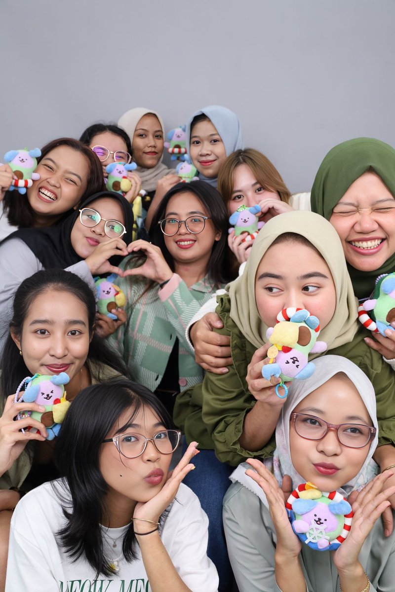 accenxt's tweet photo. ytd was chaos in the best way, full house but full of fun! thx everyone who popped in for our annual agenda: celebrating hia jim's (early) bday edition 💜✨️
#LoveForInfinity
#SeasonsOfJimmy
#WishJimmyAllWell2025 https://t.co/E02xeDzOjt