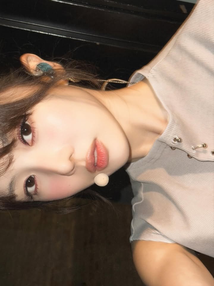 Dreamerverse's tweet photo. [#Yoohyeon] ms.yoohyeonkim Instagram Güncellemesi:

𝓢𝓲𝓰𝓸 𝓫𝓲𝓮𝓷❤︎📍𝓗𝓮𝓻𝓮
(İyiyim❤︎📍Buradayım)

#Dreamcatcher #드림캐쳐 #가현 https://t.co/GQwY2jCP3z