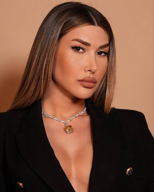 Ünlü olduktan görünümünü değiştiren ünlüler(Flood)

1. Arda Bektaş - Arya Bektaş