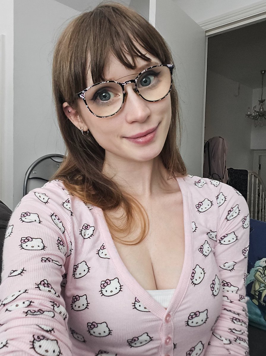 good morning~
what are u up to today? ♡
I'm hiding inside and watching Batou Mura in my jammies
I haven't been 100% lately, so pls excuse that I'm a scruffy muffin!!