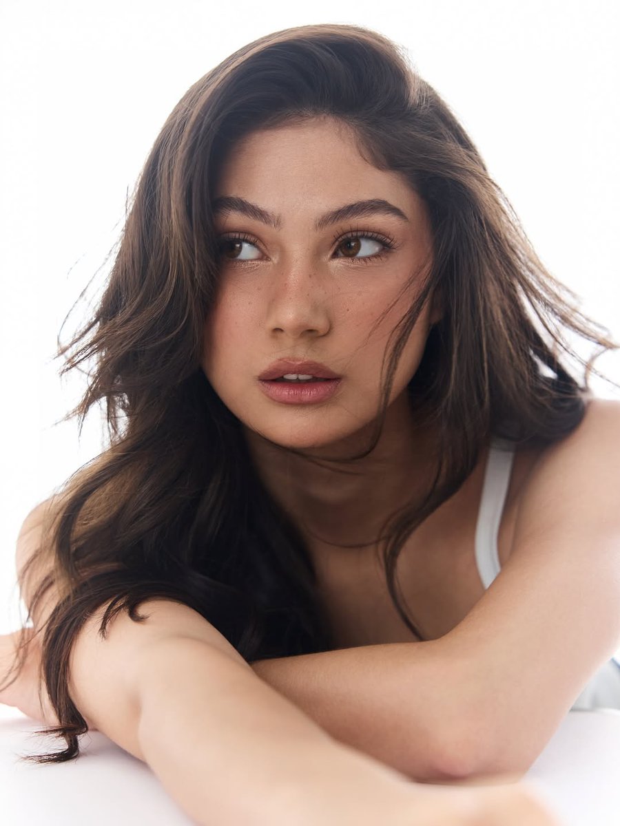 chaleystuff's tweet image. DANG! SHE’S LITERALLY THE DEFINITION OF GORGEOUS #CharlieFleming 

instagram.com/p/DNcr5J3TIgM/…