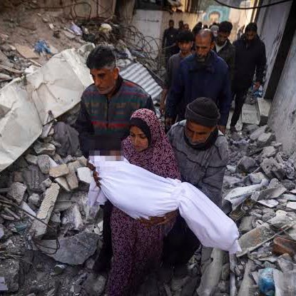 “Yıkıldı yolunu bekleyen şehir,
Şimdi gelsen de bir, gelmesen de bir..”
 
#Gazze