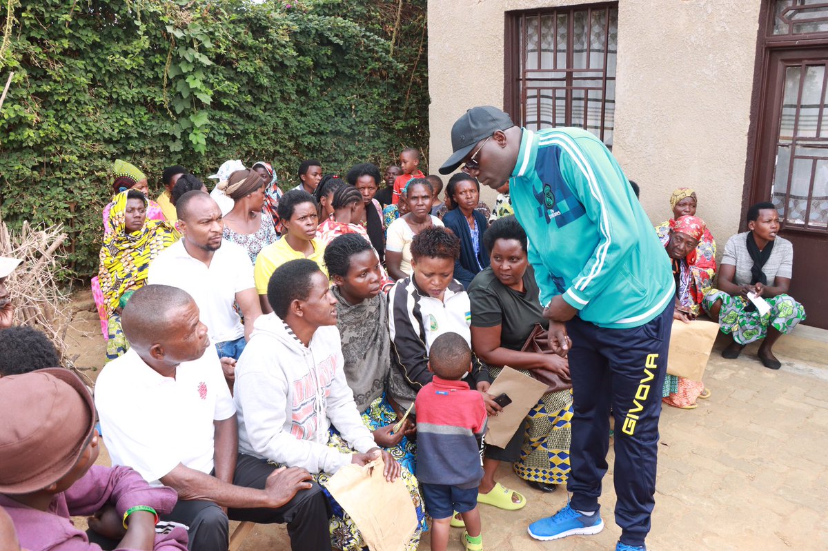 Bugesera District (@bugeseradistr) on Twitter photo Bwana <a href="/JNiyongaboR/">Jacques Niyongabo</a>, Umuyobozi wโImirimo Rusange mu Karere yashimiye abitabiriye iyi Siporo Rusange, abibutsa ko bakwiye kuyigira umuco kugira ngo barusheho kugira ubuzima bwiza.
Yashimiye kandi ababyeyi bitabiriye iyi siporo kugira ngo banahabwe serivisi zโirangamimerere. Bwana <a href="/JNiyongaboR/">Jacques Niyongabo</a>, Umuyobozi wโImirimo Rusange mu Karere yashimiye abitabiriye iyi Siporo Rusange, abibutsa ko bakwiye kuyigira umuco kugira ngo barusheho kugira ubuzima bwiza.
Yashimiye kandi ababyeyi bitabiriye iyi siporo kugira ngo banahabwe serivisi zโirangamimerere.