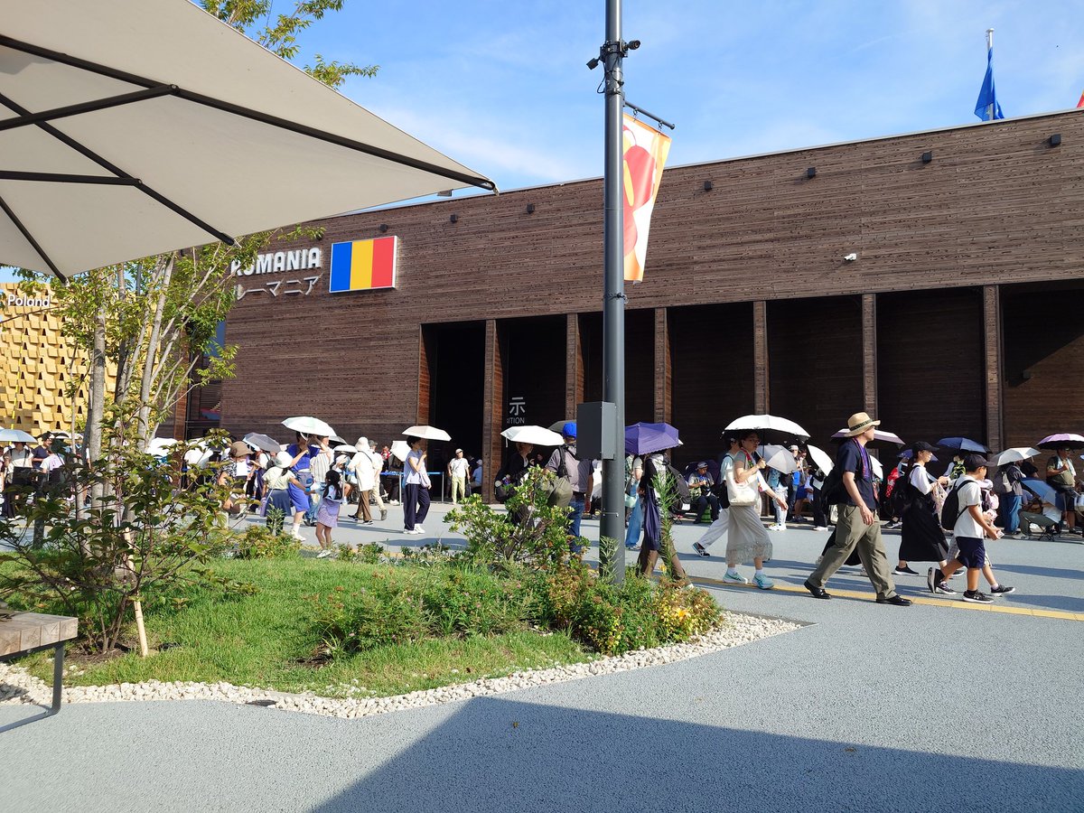 またもサボって万博🏬
   協会FP1級実技試験まで1か月切ったのに、万博へ。お盆休み最後の日曜日で空いているかとの甘い🍯期待は裏切られ、混み混みでパビリオン予約全く取れず。
 「こらっ、勉強せんか😾!!また🐼よ落ちるぞ」と天の声か。早めに帰って緑本の論述を音読します🐼😻