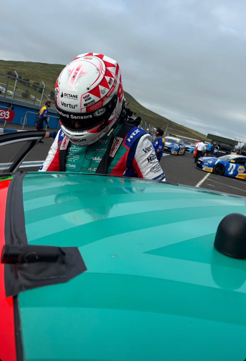 It's race day 🙌 Typically its the one weekend I am not in Scotland 🙄 Spending the day with my family watching the races on TV. I will be outnumbered by Ash fans 🙄🤣 Wish me luck! Let's go Tingram 👊💪 Here's to a pointsy day 😁

#BTCC #Knockhill #TomIngram #Tingram