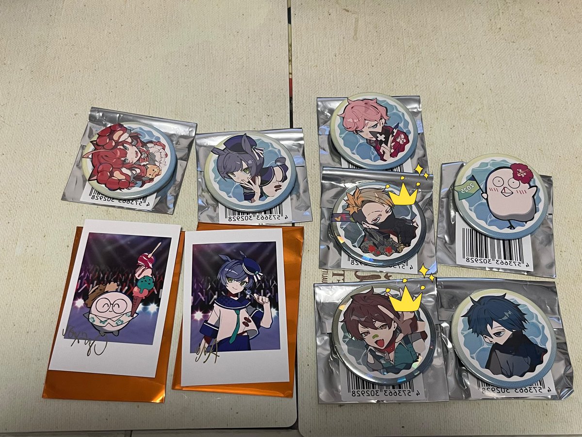 fairly07tail's tweet image. CRフェス 2025 グッズ交換 缶バッジ
チェキ風カード

譲　画像のもの
　缶バッジ👑はホロ

求❤️♠️  🐕🍊

検索から気軽にお声がけ下さい🙇‍♀️
現地での交換が優先その次に郵送です。

 #CRフェス  #CRフェス交換