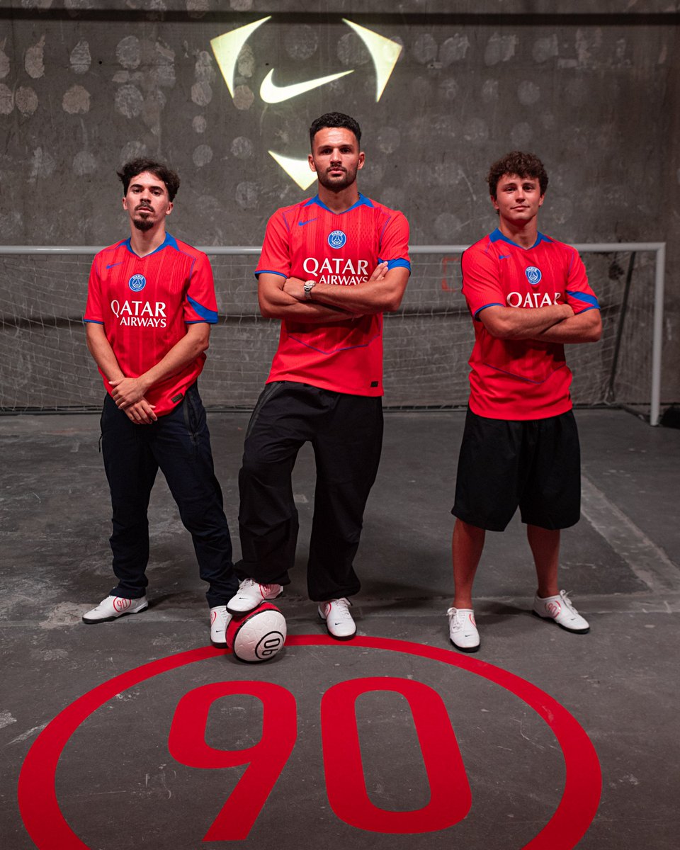 B24PT's tweet photo. O novo terceiro equipamento do PSG é um regresso à T90. https://t.co/D9q0HAUsTz