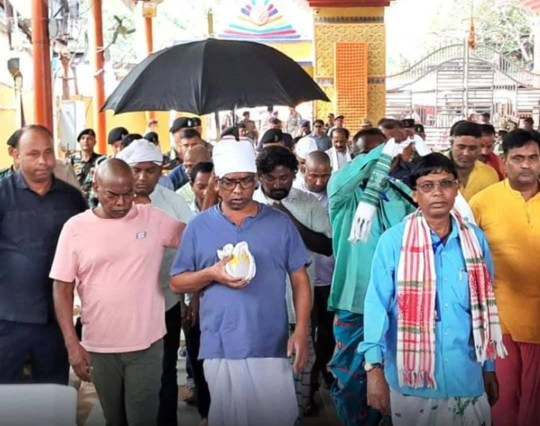 MishraAmarnath's tweet photo. रजरप्पा पहुंचे मुख्यमंत्री @HemantSorenJMM पिता शिबू सोरेन की अस्थियों का किया विसर्जन
मुख्यमंत्री हेमंत सोरेन रविवार को अपने परिवार के साथ रजरप्पा मंदिर पहुंचे, जहां उन्होंने अपने दिवंगत पिता दिशोम गुरु शिबू सोरेन की अस्थियों का विसर्जन किया।
@kalpanamurmusoren https://t.co/mNQToZ0fwp
