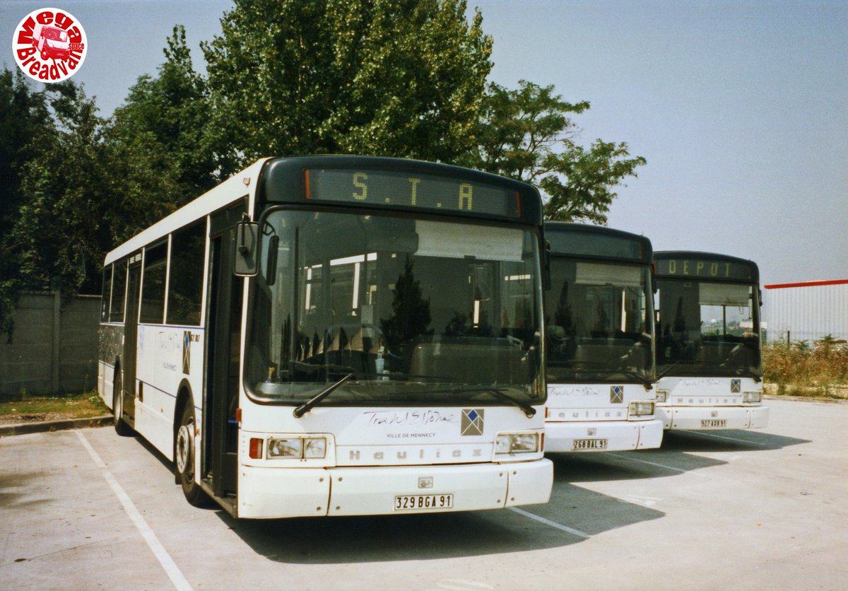 megabreadvan's tweet photo. STA Transports Ormoy Trans Essonne 329BGA91 268BAL91 927AXR91 Heuliez GX107 - Deport STA, Ormoy, Essonne, France. 12/08/97.
#heuliezbus #heuliezgx107 #transessonne #statransports #keolis #mennecy #ormoy #essonne
https://t.co/ZmZ1PE66Pr https://t.co/PNDncy3qwo