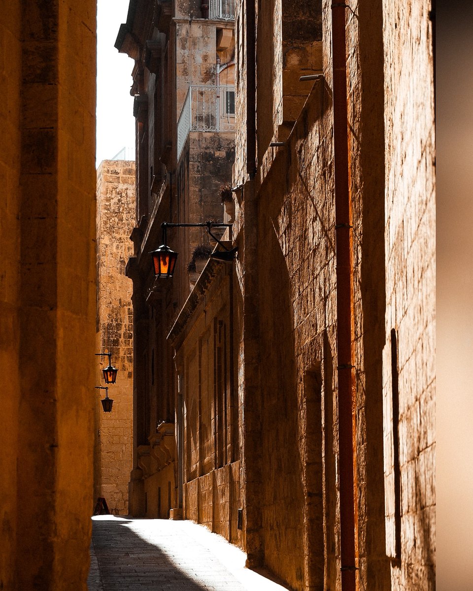 VisitMalta's tweet photo. 🌅 Dreaming of your next getaway? Get ready to step back in #history through the streets of Mdina? 🧡✨#VisitMalta #ExploreMore #MoreToExplore [ 📸 @andjvisuals ] https://t.co/CSuYjsbZMM