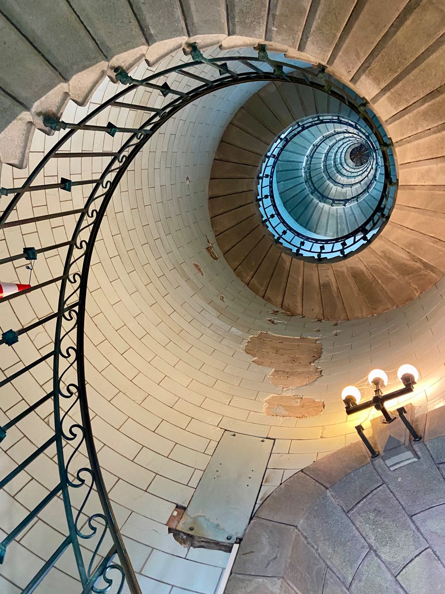 LindaWilgus1's tweet photo. Two pics from our visit to the late Victorian lighthouse Phare d’Eckmühl in Penmarch, Brittany. Serious writing inspiration! 🌊
#authorlife #writingcommunity #writinginspiration #penmarch #bretagne #breizh #lighthouse #pharedeckmühl #debutauthor https://t.co/Wi8zjhp4gu