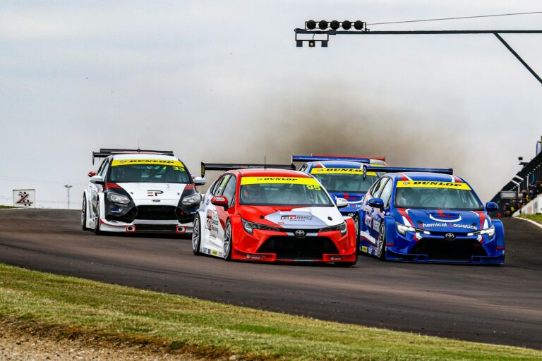 john_obong68966's tweet photo. Ready!! set!! gooooo 🔫. Racing to claim that $BSTR token on a Sunday morning and also becoming the first to get to church. We talking #carculture, #carvalue and #speedculture here 🏎️💨. Claim $BSTR on https://t.co/MwbQe72V1D. https://t.co/l6OTKO19l8