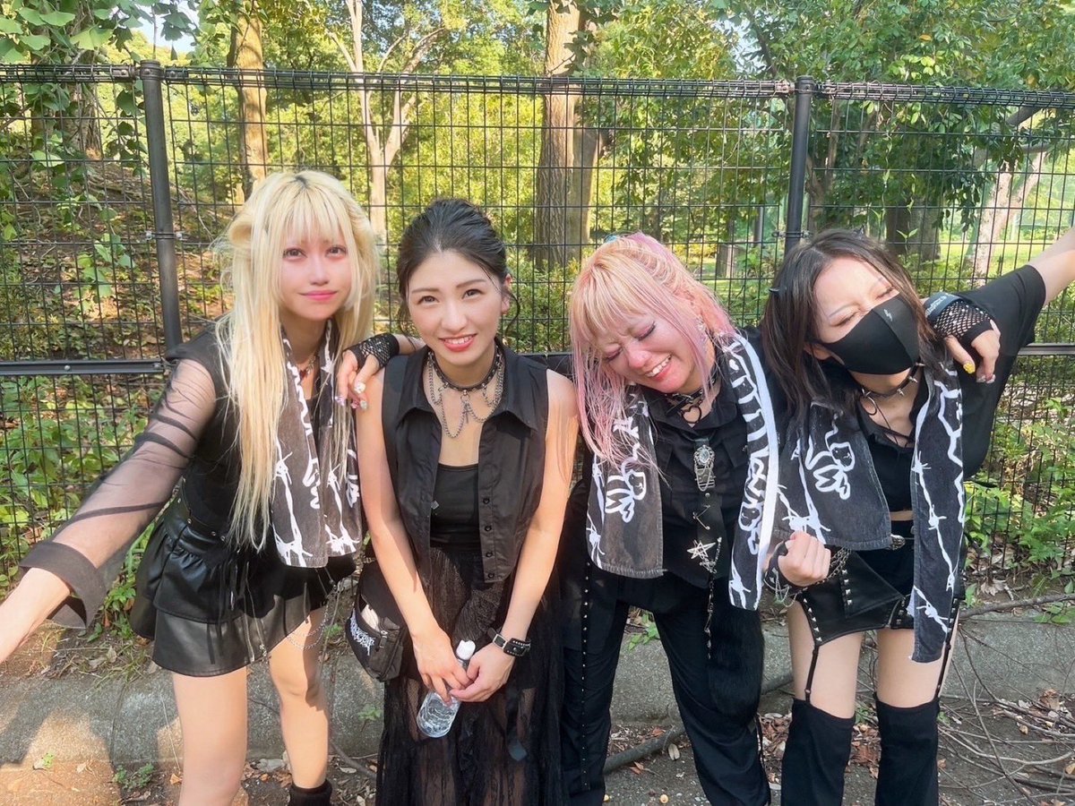 アイドル myknt T-MOKKY-MICRODIV Tシャツモックネックリブトップス｜ブラック