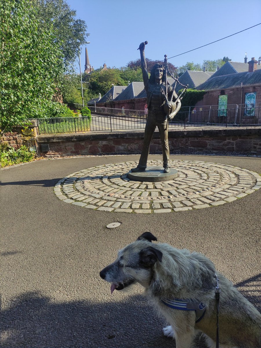 Me at Bon Scott statue this morning as close as dad can get me to it scared of everything 🤣🤣
#acdc #bonscott