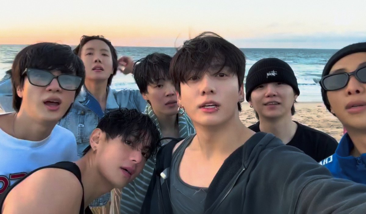 My Remedy 💜💜💜💜💜💜💜
니들이 있어야 숨이 쉬어져 🫶💕💜

#AlwaysWithBTS
#방탄소년단 #BTS