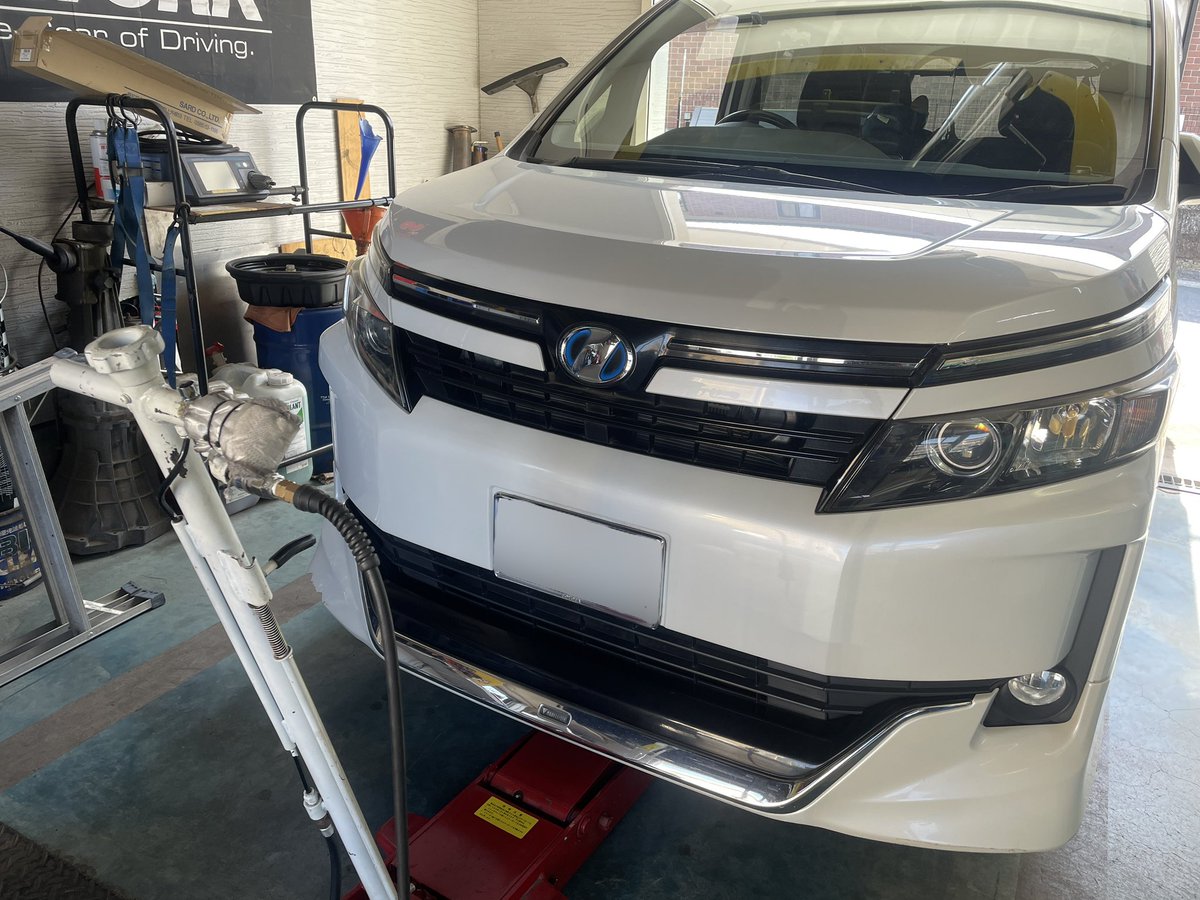 ZEIGEN3348's tweet photo. お盆休みの最終日は、愛車ボクシーのタイヤ交換！
普段自分の車をメンテナンスできる時間がないからねー💦
休みを使って、行います⤴️

#タイヤ交換
#ボクシー
#ザイゲン https://t.co/XXh0sgpRg1