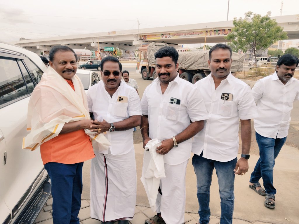 MaheshRDMK's tweet photo. திருநெல்வேலி மாவட்டத்திற்க்கு இன்று வருகை தந்த கழக இணை அமைப்புச்செயலாளர் அன்பு அண்ணன் திரு. #அன்பகம்_கலை அவர்களை மரியாதை நிமித்தமாக சந்தித்தேன்.
#DMK 
#MKStalin 
#UdhayanidhiStalin
#NagercoilCorporation
#DMK_Kanyakumari_East 
#Dmkkanyakumari https://t.co/C8LjKcGRC8