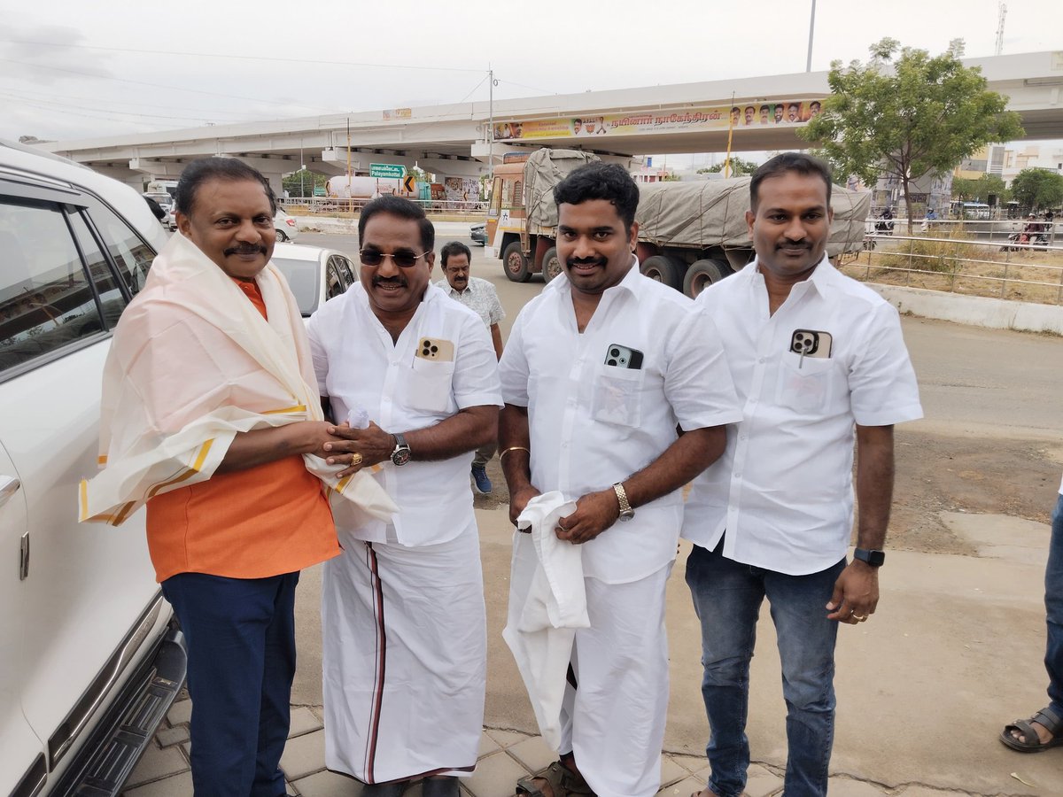 MaheshRDMK's tweet photo. திருநெல்வேலி மாவட்டத்திற்க்கு இன்று வருகை தந்த கழக இணை அமைப்புச்செயலாளர் அன்பு அண்ணன் திரு. #அன்பகம்_கலை அவர்களை மரியாதை நிமித்தமாக சந்தித்தேன்.
#DMK 
#MKStalin 
#UdhayanidhiStalin
#NagercoilCorporation
#DMK_Kanyakumari_East 
#Dmkkanyakumari https://t.co/C8LjKcGRC8