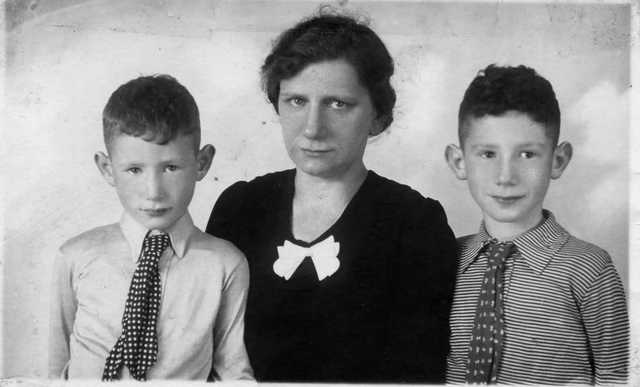17 August 1936 | A Dutch Jewish boy, Jozef Goudsmith (left), was born in Kampen.

He was deported to #Auschwitz in November 1942 with his mother Klara and brother Louis. Most probably they were all murdered in a gas chamber after the selection.