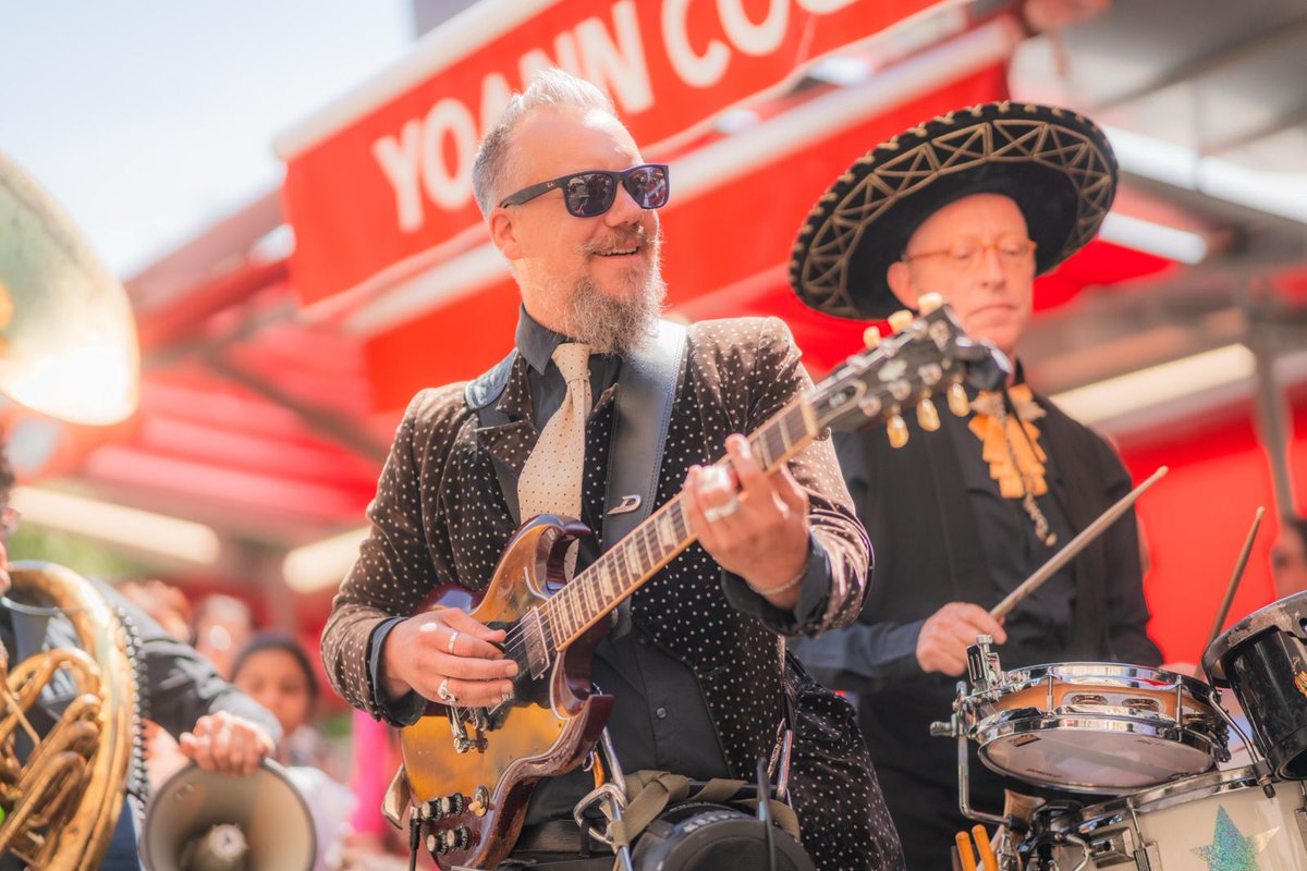 🫶 Au Fest'Off - quand les rues de la Ville de Nice vibrent aux rythmes du jazz, de la soul et de vos sourires ! 🎺

#NJF25